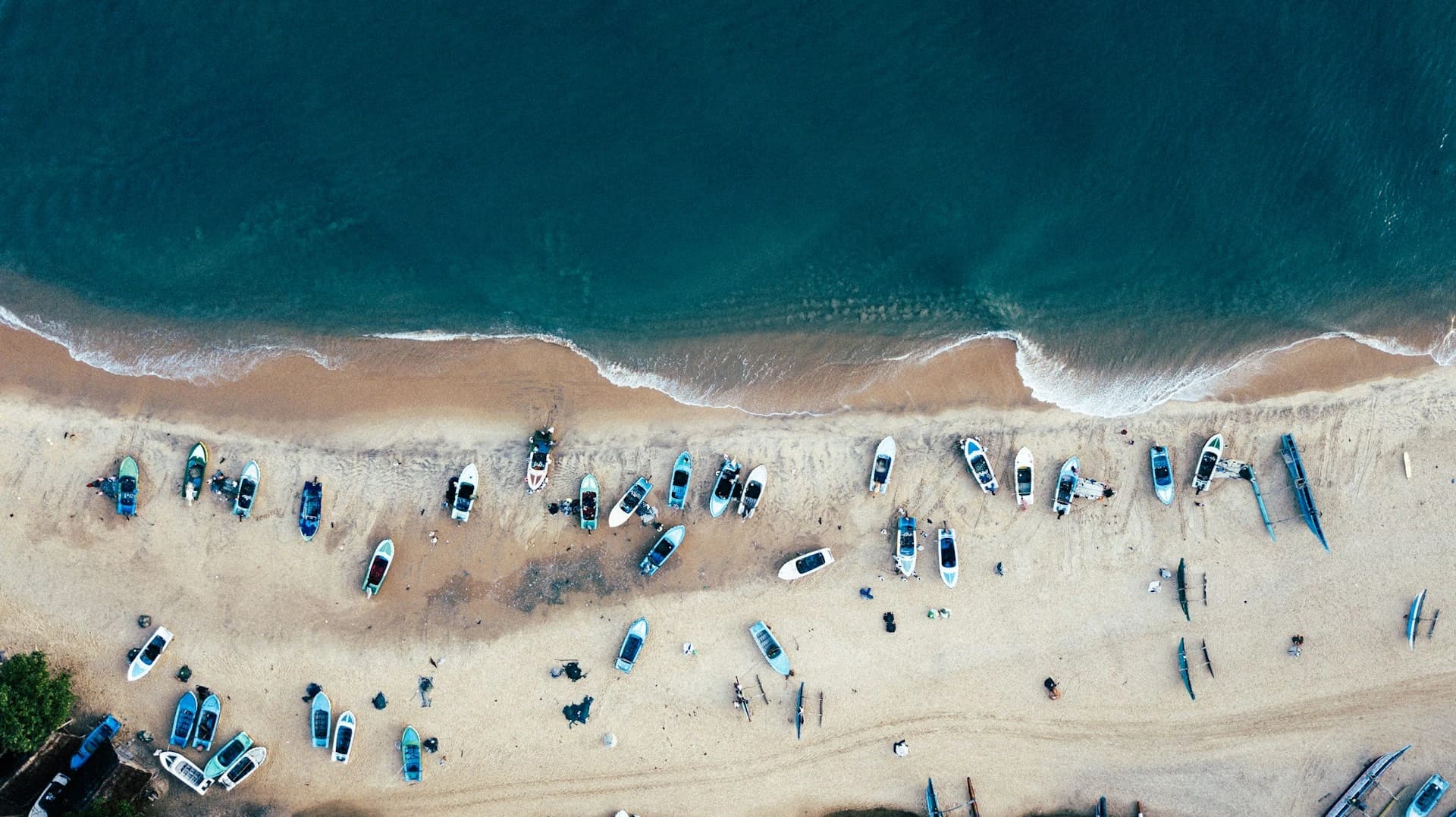 Surf point break at Arugam Bay on Sri Lanka's east coast